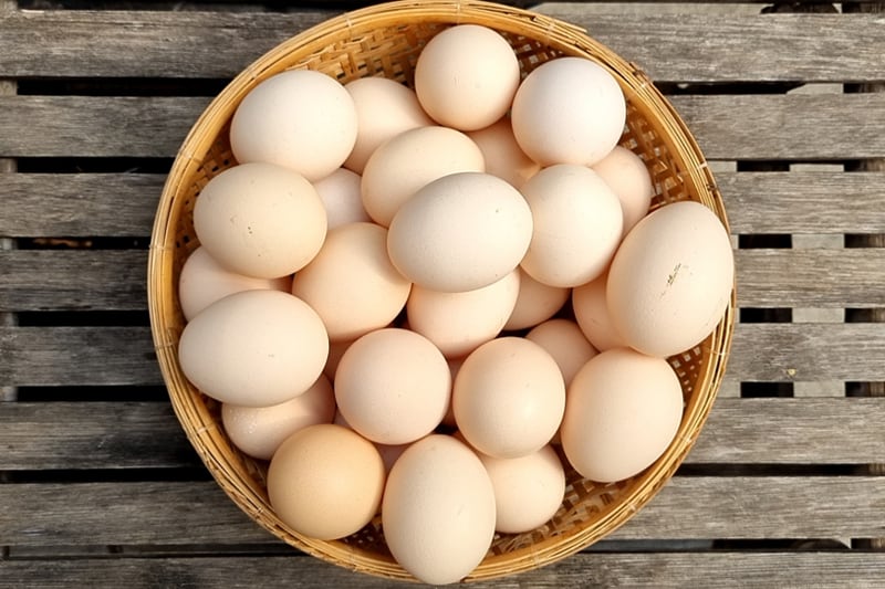 Giải mã điềm báo mơ thấy trứng gà và bộ số may mắn 6 Giấc mơ thấy nhiều trứng gà thường hiếm gặp